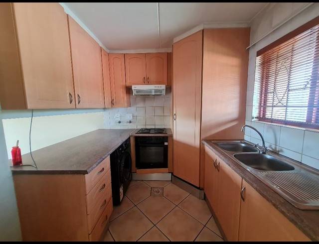 2 BEDROOM TOWNHOUSE FOR SALE IN DOWERGLEN EXT 4
